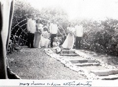 Mary Queens and her attendants